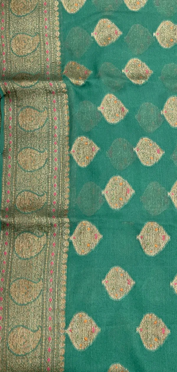 Humairah_Presents_Pure_Handloom_Dark_Green_Chiffon_Floral_Mina_Copper_Zari_Booti_with_Paisley_Mina_Zari_Border_with_Dark_Green_Blouse