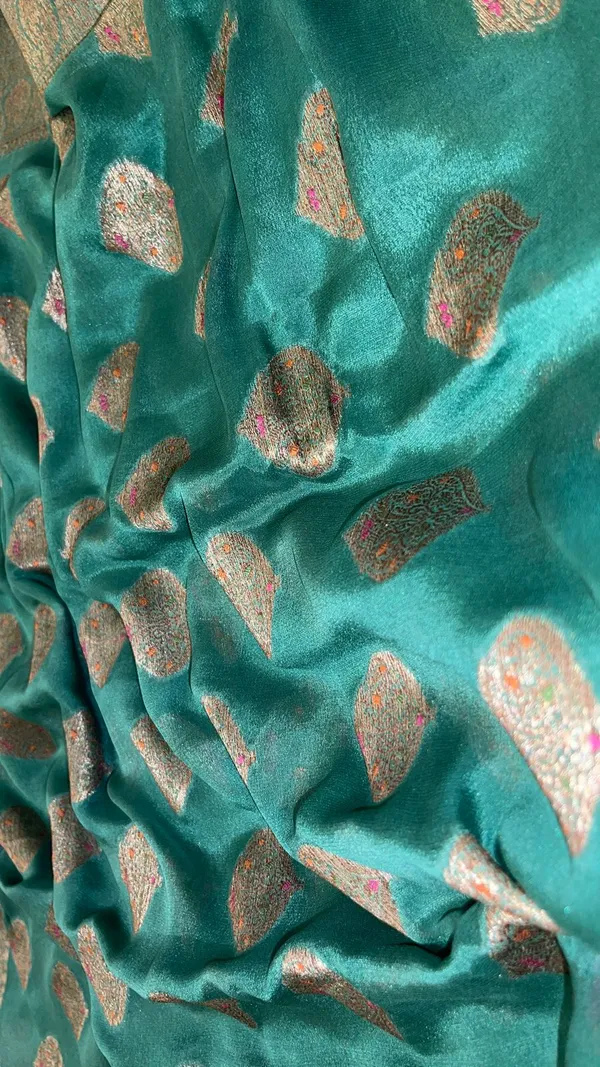 Humairah_Presents_Pure_Handloom_Dark_Green_Chiffon_Floral_Mina_Copper_Zari_Booti_with_Paisley_Mina_Zari_Border_with_Dark_Green_Blouse