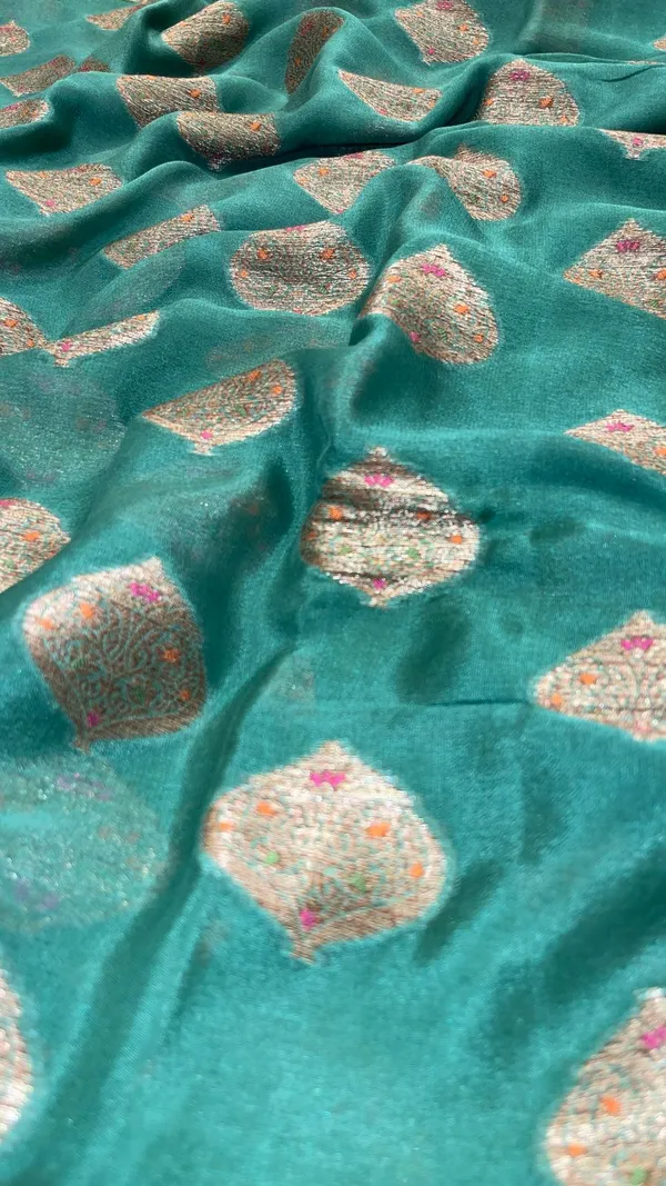 Humairah_Presents_Pure_Handloom_Dark_Green_Chiffon_Floral_Mina_Copper_Zari_Booti_with_Paisley_Mina_Zari_Border_with_Dark_Green_Blouse