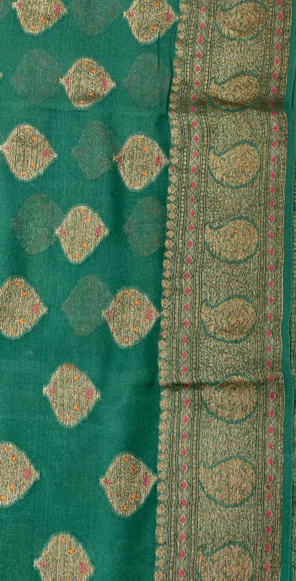 Humairah_Presents_Pure_Handloom_Dark_Green_Chiffon_Floral_Mina_Copper_Zari_Booti_with_Paisley_Mina_Zari_Border_with_Dark_Green_Blouse