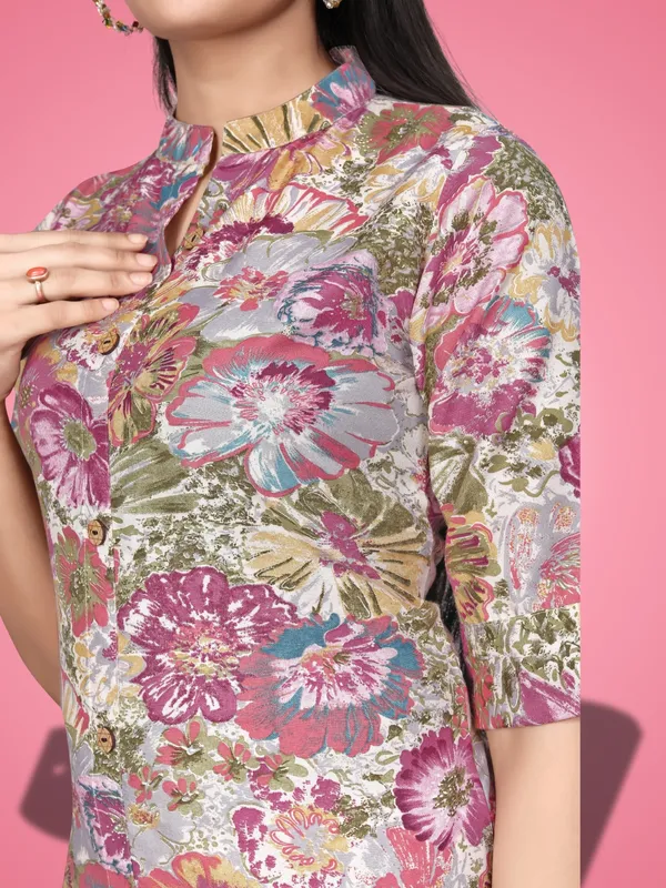 Pink_Classic_Rayon_Floral_Printed_Straight_KurtIs