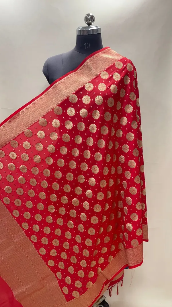 Humairah_Presents_Red_Semi_Katan_Silk_Floral_Zari_Booti_Banarasi_Dupatta