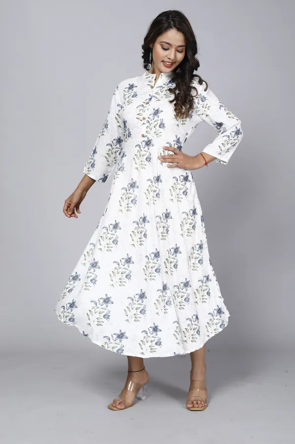 White_&_Blue_Cotton_Blend_Kurta_For_Women