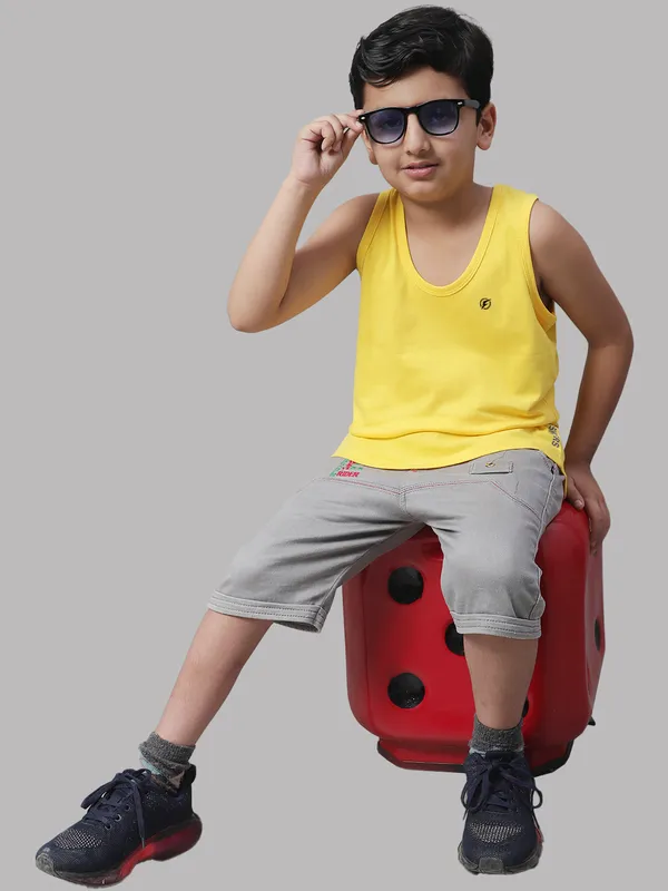 Black_&_Yellow_Cotton_Round_Neck_Casual_Wear_Vest_For_Kids