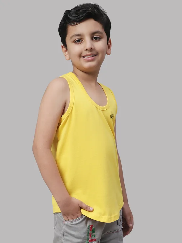 Yellow_Cotton_Round_Neck_Sleeveless_Vest_For_Kids
