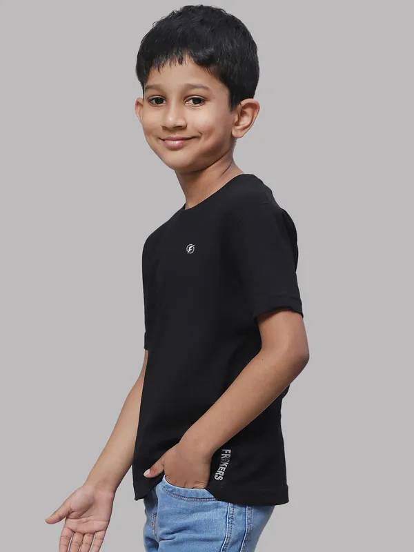 Black_Cotton_Rib_Round_Neck_Short_Sleeves_T-Shirt_For_Kids