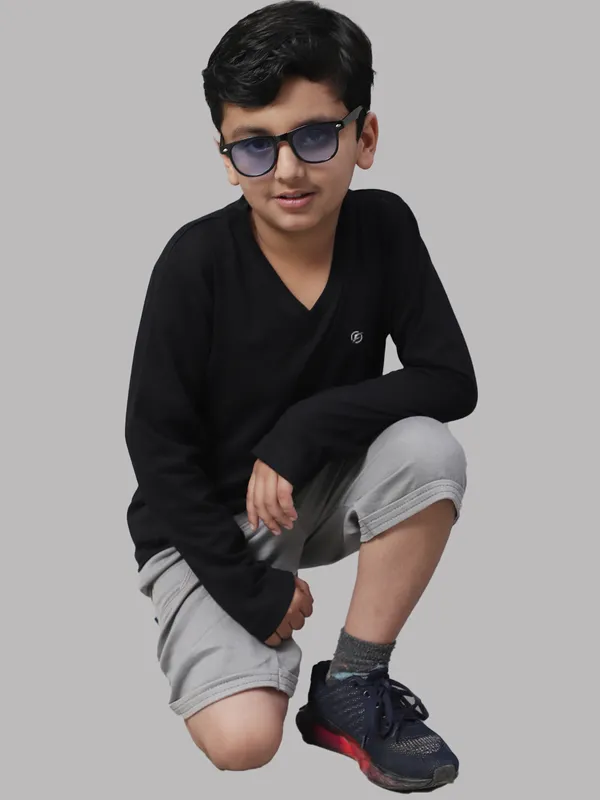 Black_Cotton_Rib_V-Neck_Full_Sleeves_T-Shirt_For_Kids