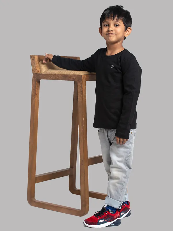 Black_Cotton_Rib_Round_Neck_Full_Sleeves_T-Shirt_For_Kids