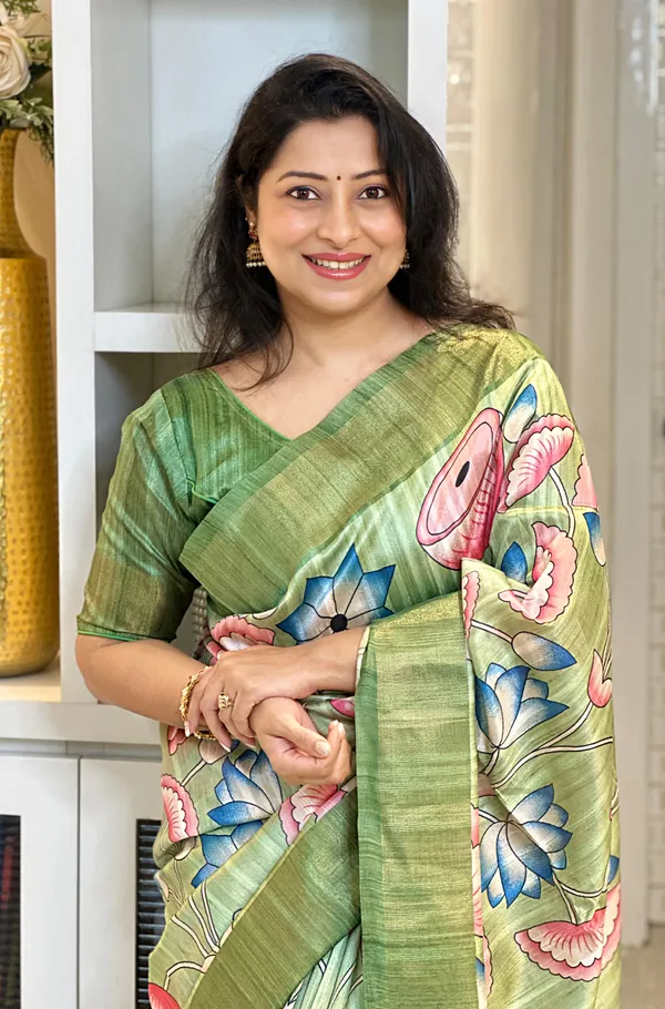 Darika_Green_–_Navratri_Special_|_Soft_Tussar_Silk_Saree_with_Print,_Pallu_&_Zari_Border_&_Contrast_Print_Blouse_with_Tassels