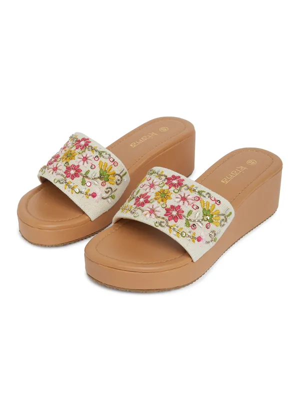 Trendy_Solid_White_Rexine_Flatform_Heel_Wedge_Heels_with_PVC_Sole_For_Women