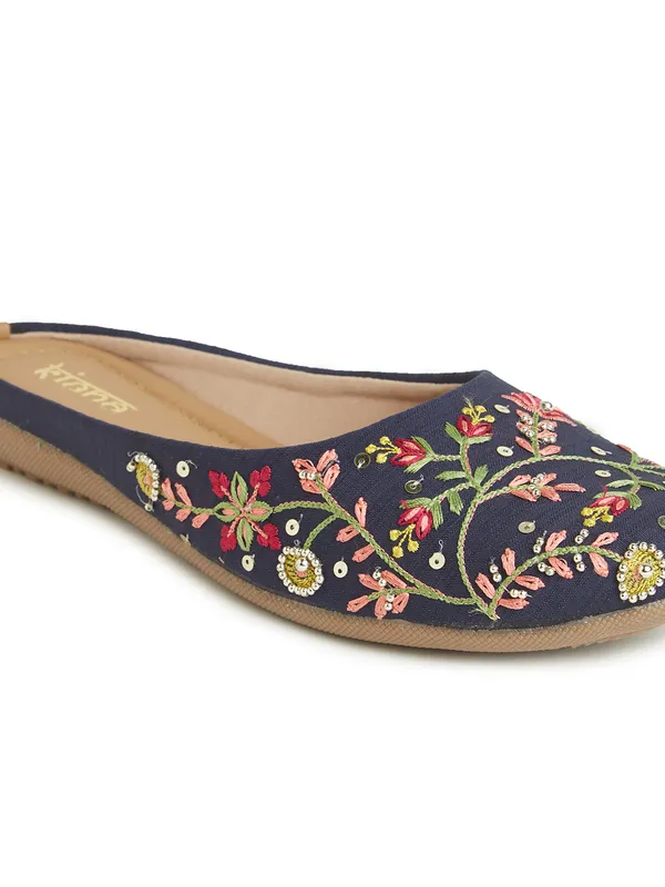 Trendy_Stylish_Embroidered_Juttis