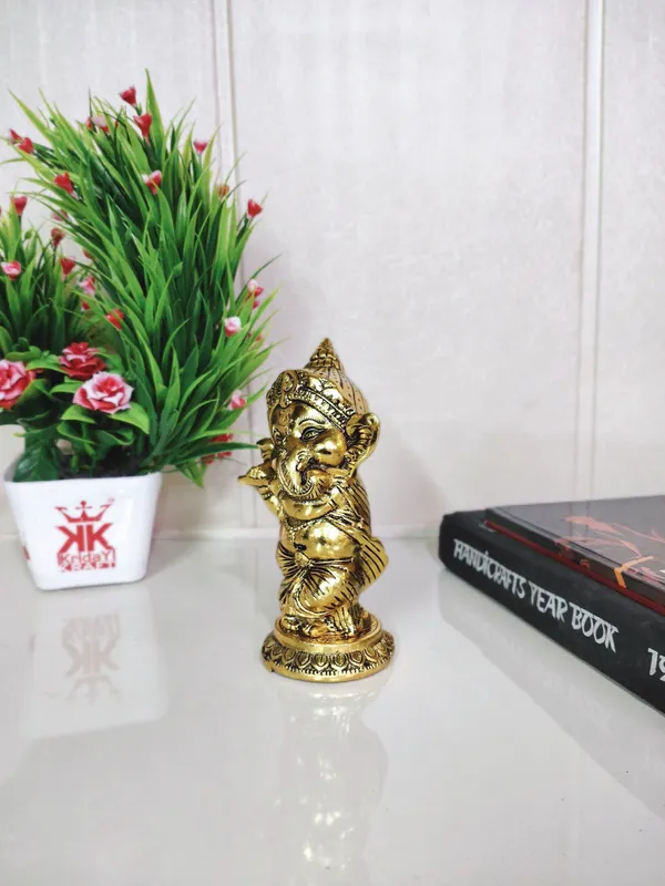 Metal_Ganesha_Playing_Flute_Murti