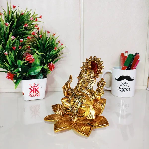 Metal_Ganesh_Sit_On_Flower_Gold_Color_Leaf_For_Pooja