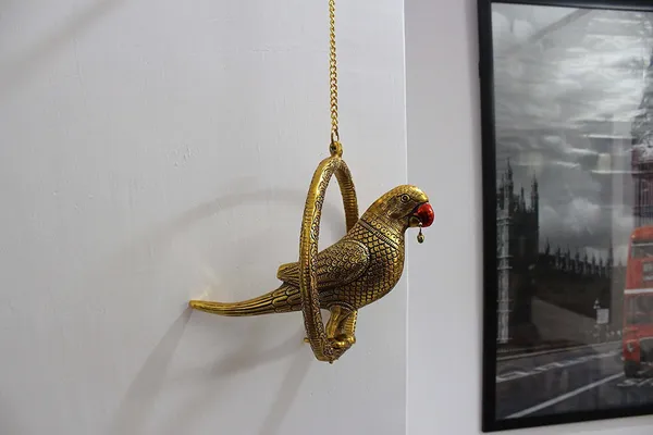 Metal_Parrot_Statue_For_Door_Hanging