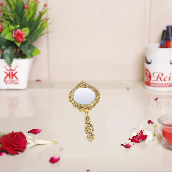 Beautifully_Round_Shape_Hand_Mirror_For_Makeup_()
