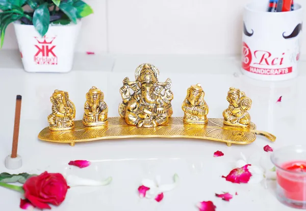 White_Metal_Gold_Plated_Ganesha_On_Leaf_With_Musical_Instrument_Metal_Statue_For_Pooja