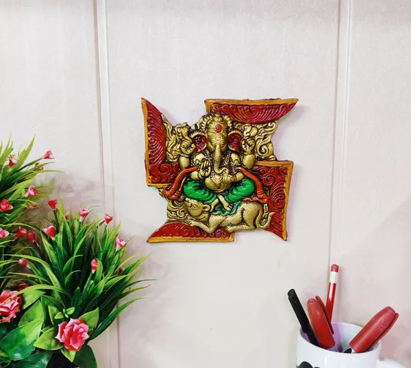 Wall_Hanging_Swastik_Ganesha_Ji_Looks_Very_Beautiful_Decorative_For_Wall_Gift_As_Wedding_Gifts