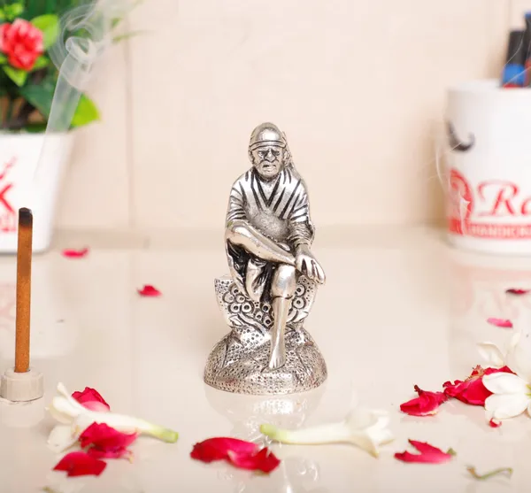 Shirdi_Sai_Baba_Statue_Idol_Showpiece_For_Car_Dashboard_Home