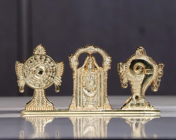 Tirupati_Balaji_Symbol_Stand_Shankh_Chakra_with_Balaji_Statue_Gold_Plating_Antique_Decorative_for_Car_Dashboard_Home_&_Office_Table