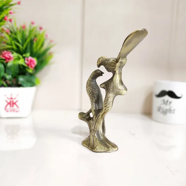 Love_Birds_Couple_Kissing_Sitting_On_Tree_Branch_Fancy_Showpiece_For_Home_Decor_Statue_Love_For_Romantic_Gift_To_Boyfriend