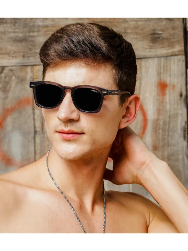 UV_Protected_Grey_Black_Wayfarer_Sunglasses_For_Men_&_Women