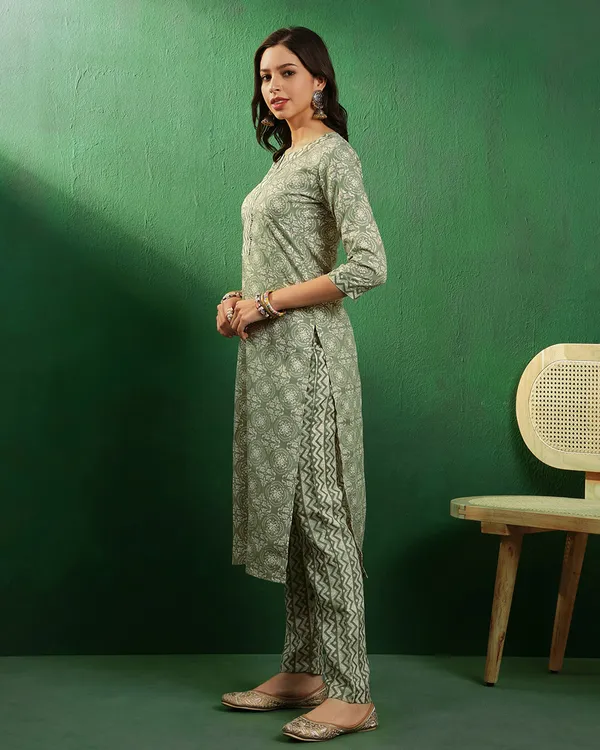 Green_Cotton_Blend_Golden_Floral_Printed_Kurta_With_Zigzag_Printed_Pant