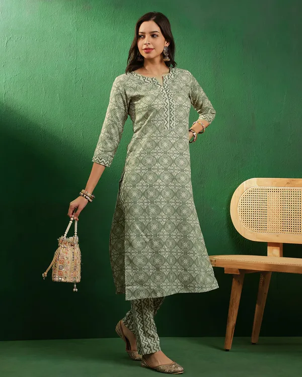 Green_Cotton_Blend_Golden_Floral_Printed_Kurta_With_Zigzag_Printed_Pant