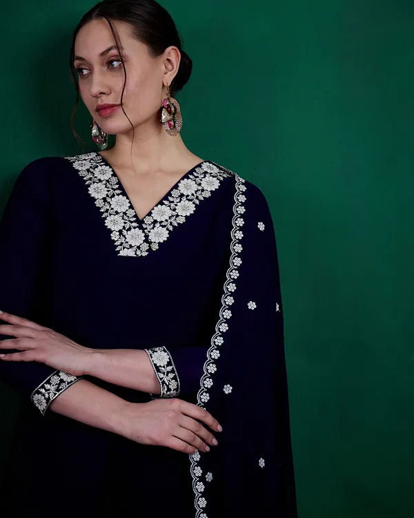 Navy_Blue_Georgette_Zari_Sequence_Embroidered_Front_Slit_Kurta_With_Pant_And_Dupatta
