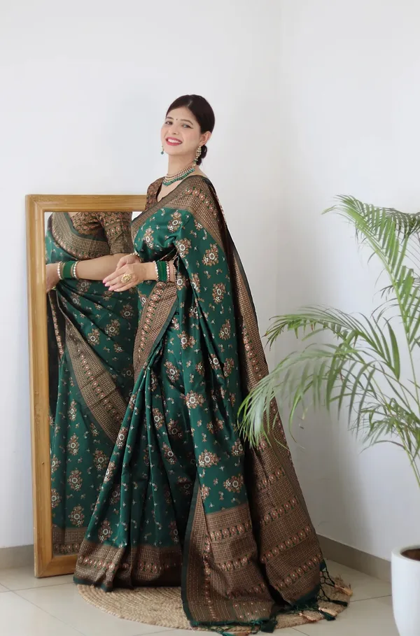 Green_Pure_Kanjivaram_Silk_Saree_With_Brocade_Blouse_For_Women