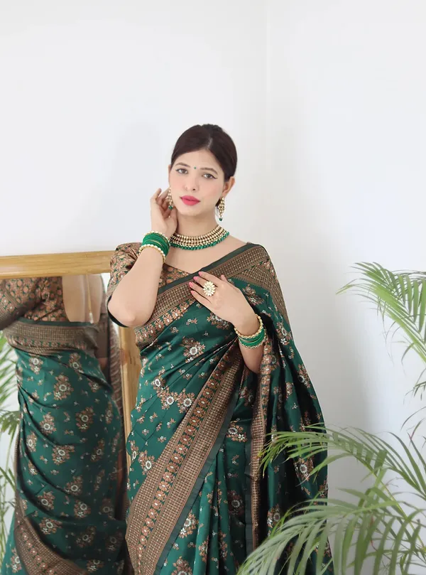 Green_Pure_Kanjivaram_Silk_Saree_With_Brocade_Blouse_For_Women
