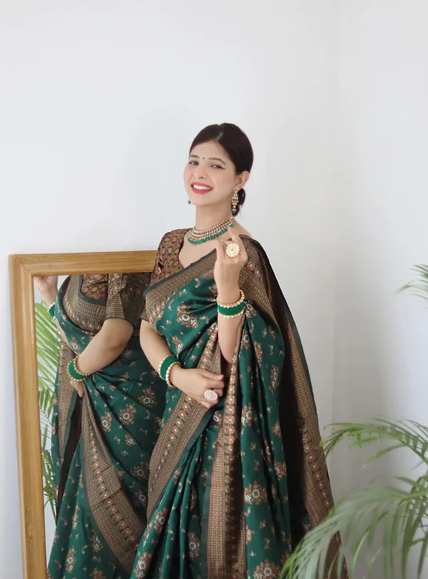 Green_Pure_Kanjivaram_Silk_Saree_With_Brocade_Blouse_For_Women