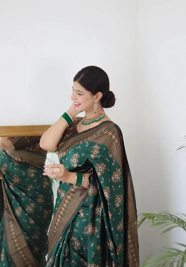 Green_Pure_Kanjivaram_Silk_Saree_With_Brocade_Blouse_For_Women