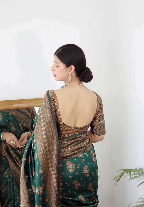 Green_Pure_Kanjivaram_Silk_Saree_With_Brocade_Blouse_For_Women