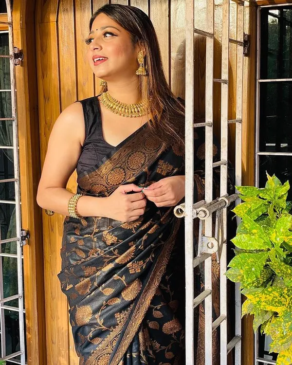 BLACK_KANJIVARAM_SILK__SAREE