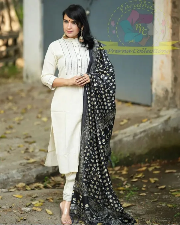 Off_White_Cotton_Kurta_&_Bottom_Set_with_Silk_Dupatta