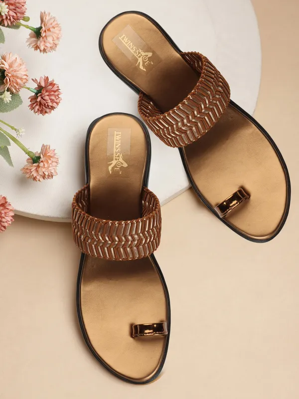 Embellished_Ethnic_Angutha_Wedge_Heels_(Antique)