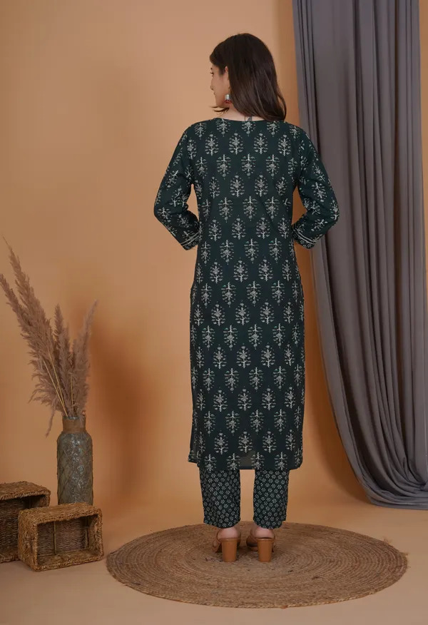 Dark_Green_Cotton_60*60_Three_Fourth_Sleeves_Printed_Kurti_Pant_Set_For_Women