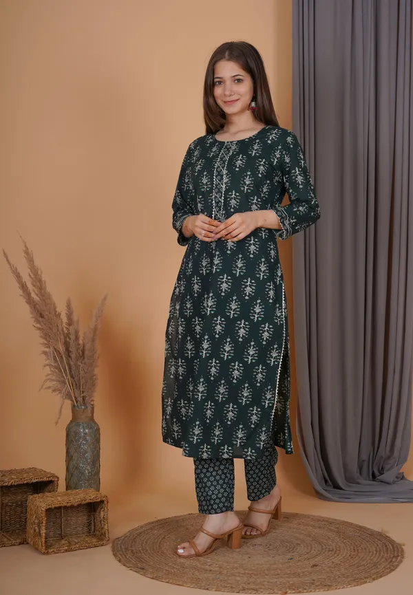 Dark_Green_Cotton_60*60_Three_Fourth_Sleeves_Printed_Kurti_Pant_Set_For_Women