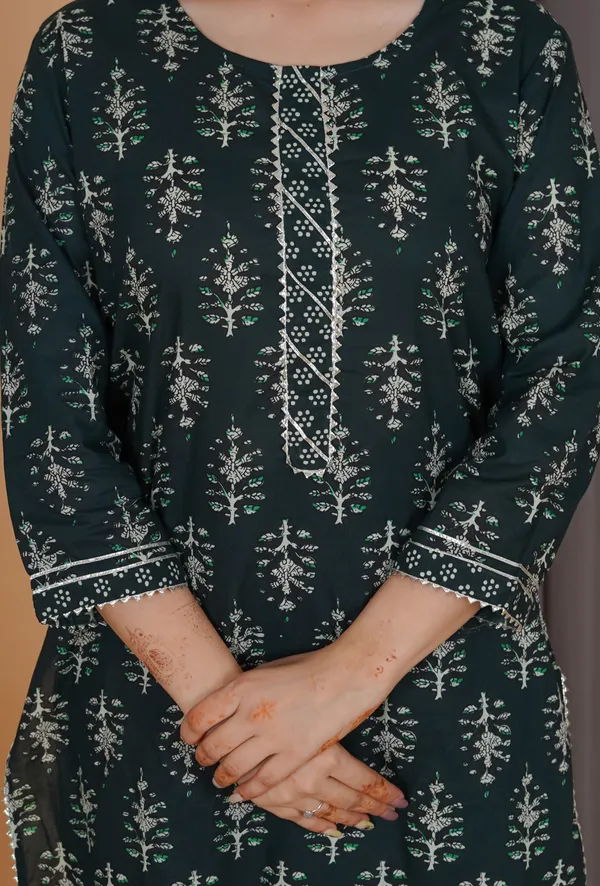 Dark_Green_Cotton_60*60_Three_Fourth_Sleeves_Printed_Kurti_Pant_Set_For_Women