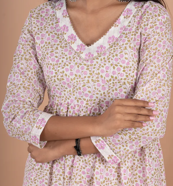 White_Cotton_60*60_Three_Fourth_Sleeves_Printed_Kurti_Pant_Set_For_Women