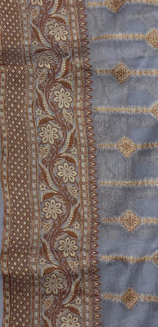 Humairah_Presents_Pure_Handloom_Grey_Chiffon_Copper_Stripe_Booti_Jaal_with_Resham_Mina_Zari_Border_and_Grey_Blouse