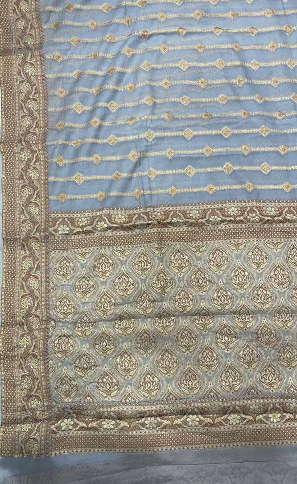 Humairah_Presents_Pure_Handloom_Grey_Chiffon_Copper_Stripe_Booti_Jaal_with_Resham_Mina_Zari_Border_and_Grey_Blouse