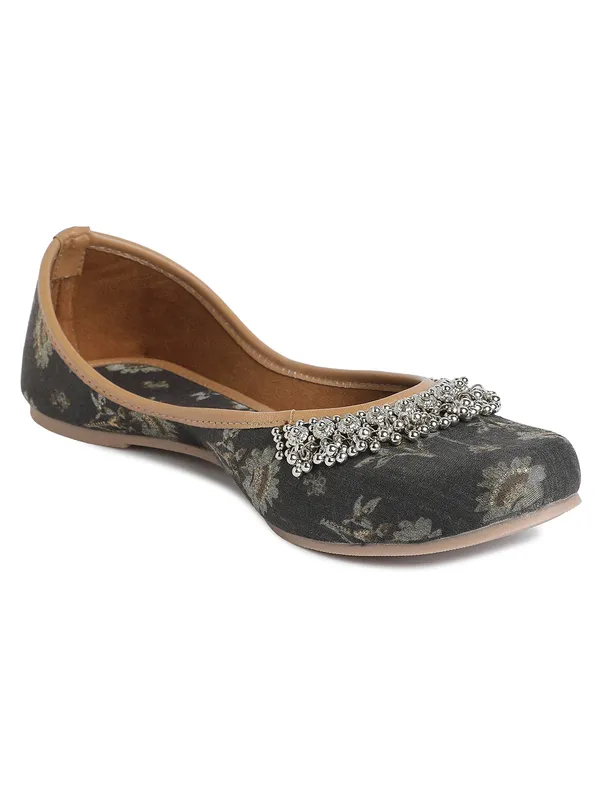 Trendy_Black_Embellished_Rexine_Bellies_with_PVC_Sole_For_Women