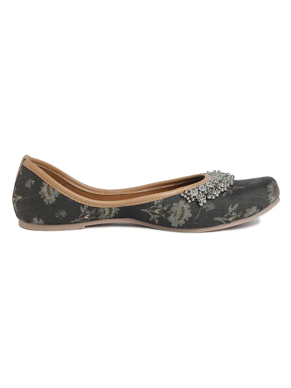 Trendy_Black_Embellished_Rexine_Bellies_with_PVC_Sole_For_Women