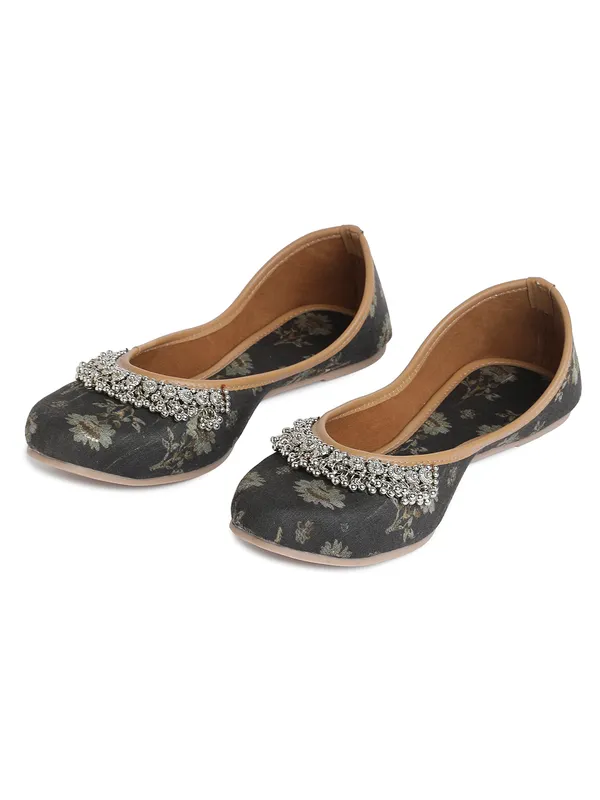 Trendy_Black_Embellished_Rexine_Bellies_with_PVC_Sole_For_Women