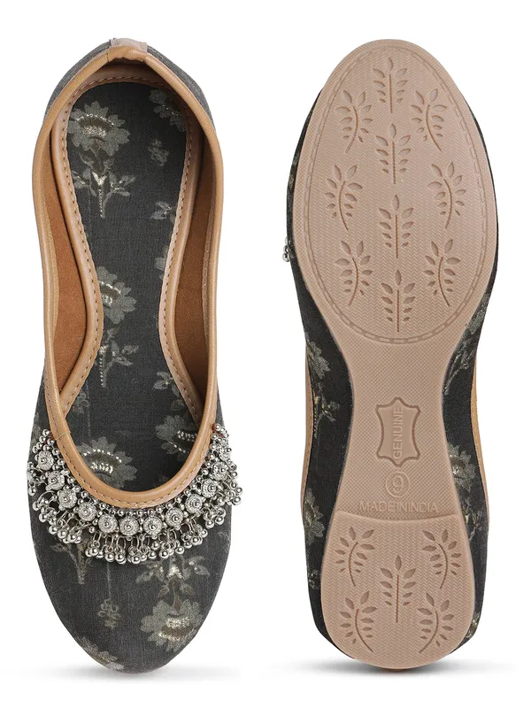 Trendy_Black_Embellished_Rexine_Bellies_with_PVC_Sole_For_Women