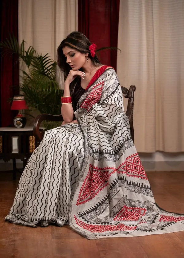 White_and_Red_Colour_Linen_Saree_(With_Unstitched_Blouse_Piece)_(For_Women)