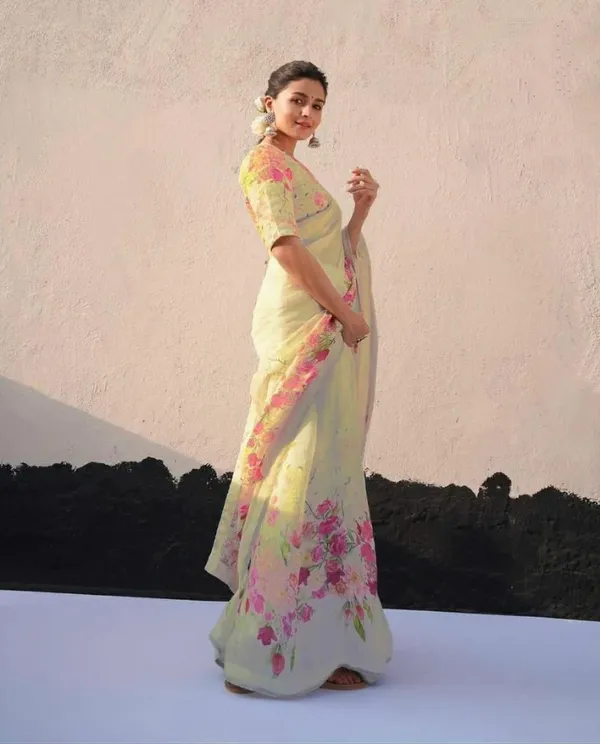 https://d1311wbk6unapo.cloudfront.net/NushopCatalogue/tr:f-webp,w-600,fo-auto/LINENSAREE_74_1675226587903_i4isiedll8az8zl.jpg__INDIAN LINEN SAREE