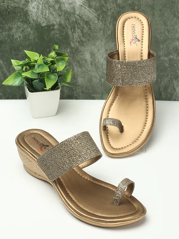 Angutha_Shining_Strap_Ethnic_Wedge_Heels_(Antique)