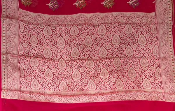 Humairah_Presents_Pure_Handloom_Pink_Chiffon_Resham_Floral_Mina_Zari_Booti_with_Banarasi_Zari_Border_and_Pink_Blouse